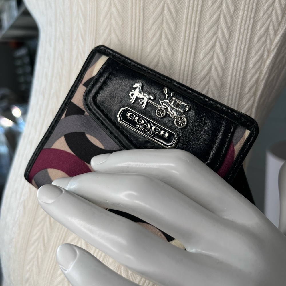 Coach maggie scarf print op art chain link signature mini wallet